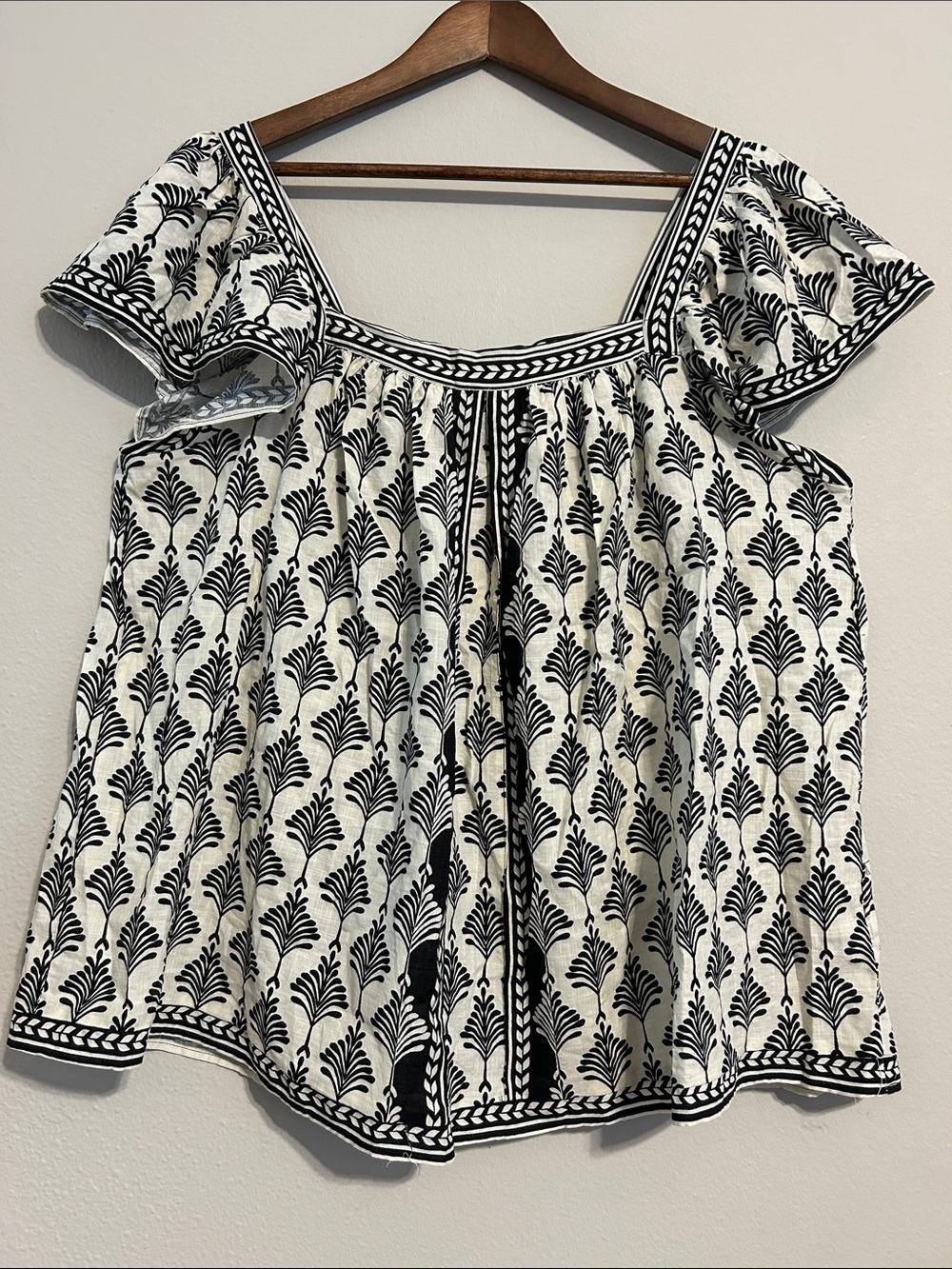 NWT Philosophy Black & White Botanical Blouse – Size M